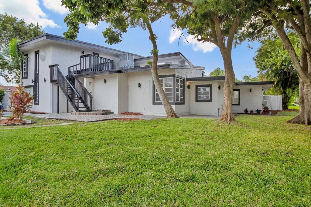 Stunning 2 Story Villa With Pool Fort Lauderdale Exterior foto